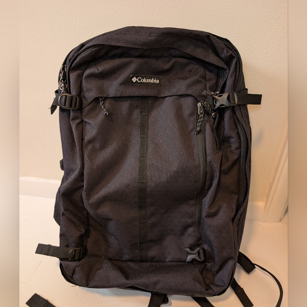 Columbia Men's 34L Clam-shell Travel Backpack